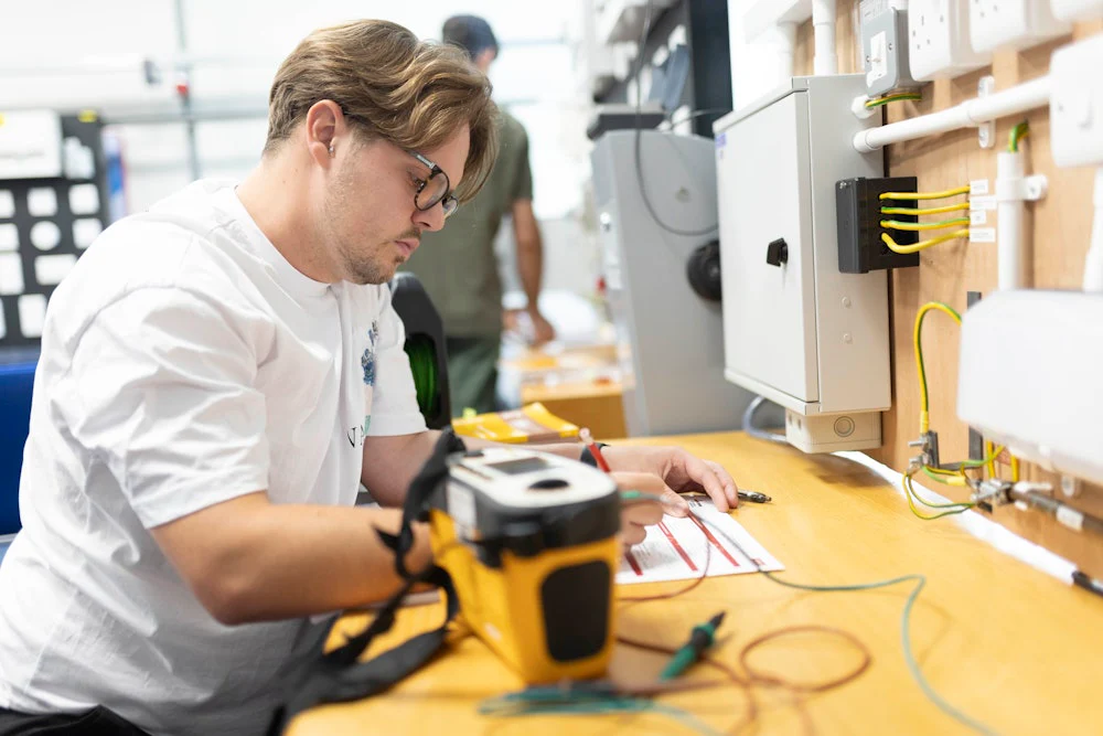 Initial and Periodic Electrical Inspection and Testing (2391-52), Level 3 Award - Image 3